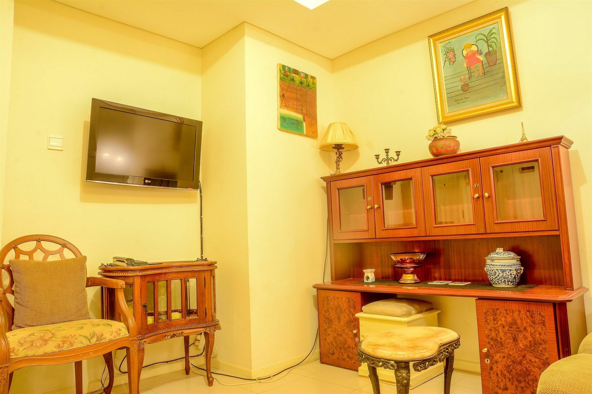 1 Vintage Bedroom At Cosmo Terrace By Travelio
