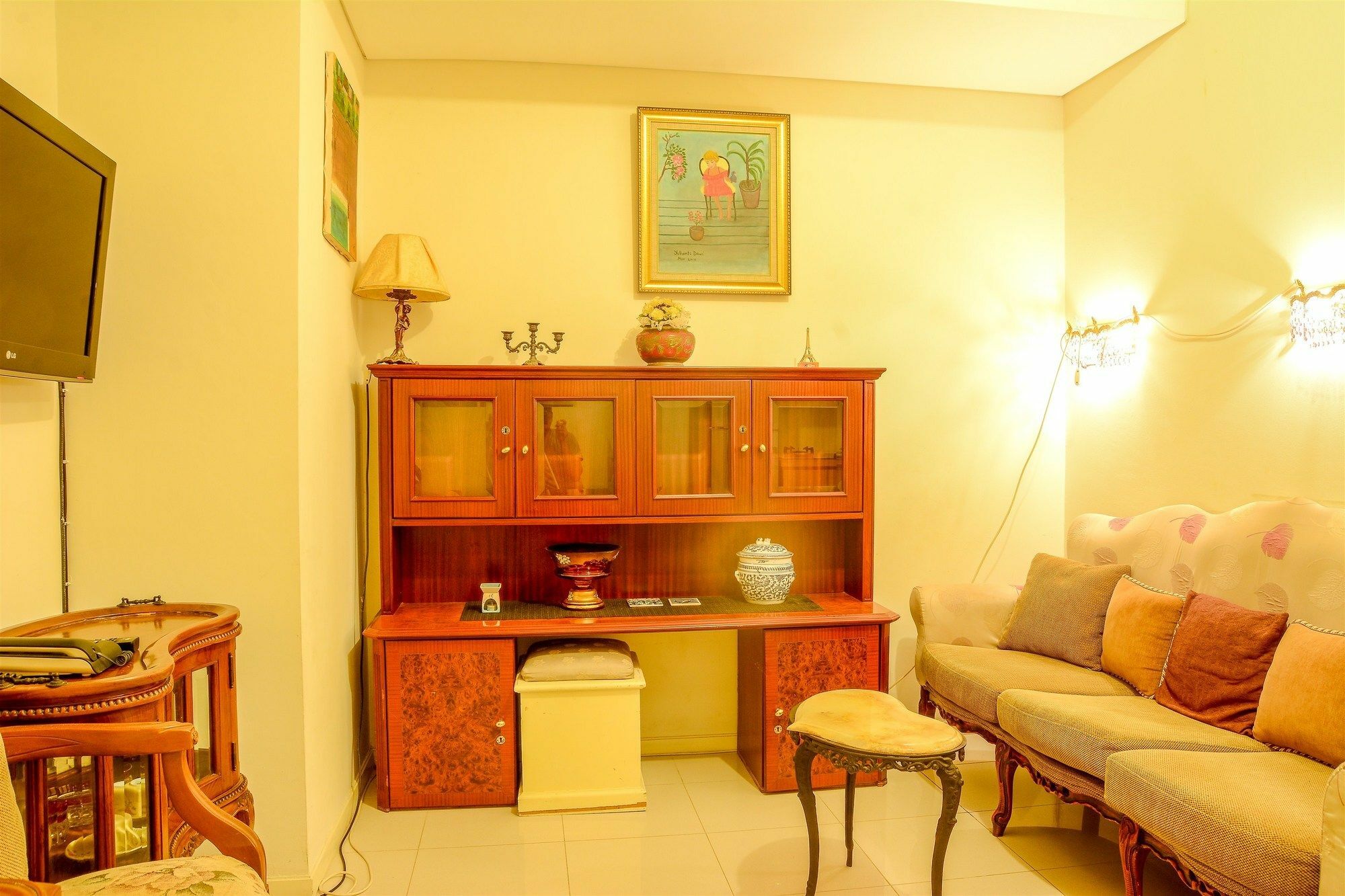 1 Vintage Bedroom At Cosmo Terrace By Travelio